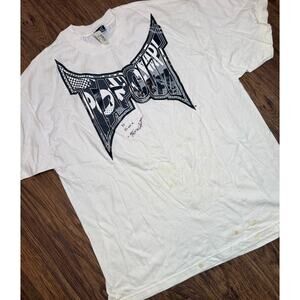 NWT UFC Tapout MMA Vintage Tshirt XL Signed by Forest Griffin. Unauthenticated